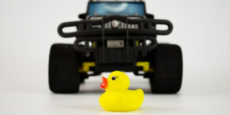 Ką reiškia, jei ant „Jeep“ automobilio pamatai guminę antį