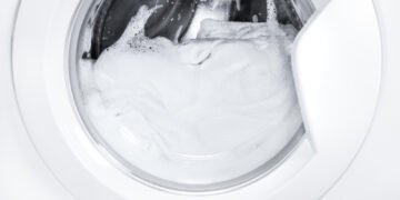 Kiek laiko galima palikti šlapius skalbinius skalbyklėje, kad nereikėtų jų skalbti iš naujo