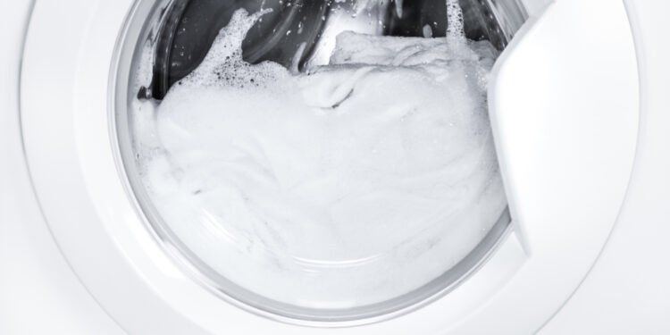 Kiek laiko galima palikti šlapius skalbinius skalbyklėje, kad nereikėtų jų skalbti iš naujo