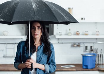 Kodėl bloga pranašystė patalpoje išskleisti skėtį?