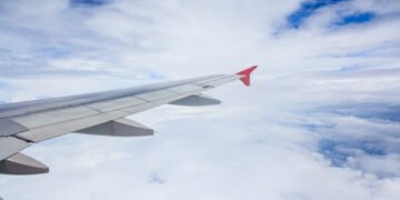 Ką reiškia, jei ant lėktuvo sparno pamatote žalią skystį