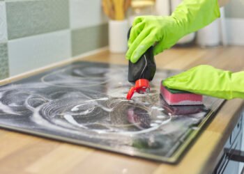 Kaip greitai ir lengvai nuvalyti stiklinį kaitlentės paviršių