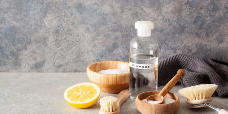 Kaip naudoti actą skalbiniuose, kad panaikintumėte nemalonius kvapus ir dar daugiau