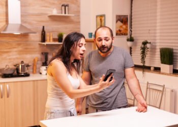 15 veiksmingų žingsnių, kaip išgyventi neištikimybę santykiuose