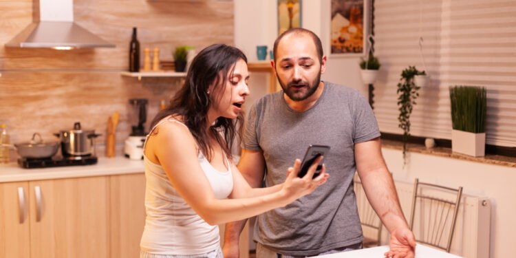 15 veiksmingų žingsnių, kaip išgyventi neištikimybę santykiuose