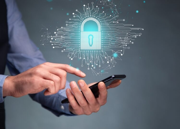 8 dalykai, kurių niekada nelaikykite savo išmaniajame telefone