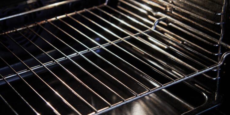 Kaip greitai ir lengvai išvalyti orkaitės groteles