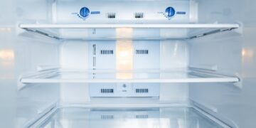 Ar galima stiklą dėti į šaldiklį?