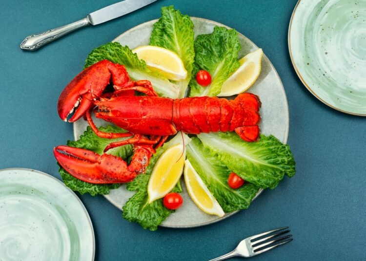 Kaip valgyti omarą nešvaistant mėsos ir neprisidarant netvarkos