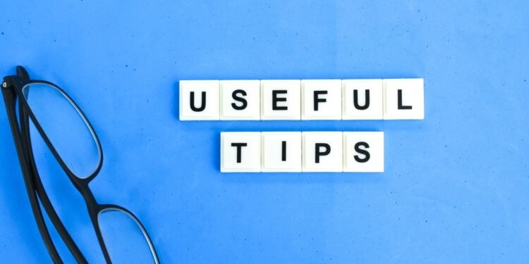 12 išmanių ir paprastų triukų, kaip sutvarkyti spintelę po kriaukle, kad viską, ko reikia, rastumėte per kelias sekundes