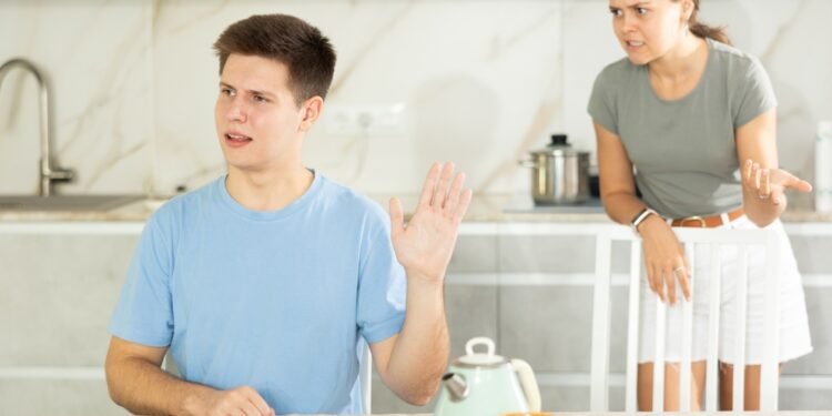 Kodėl suaugę broliai ir seserys nustoja bendrauti? Šeimos susvetimėjimo ir brolių bei seserų varžybų psichologija