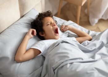 Kodėl žiovulys „užkrečia“? Ekspertai aiškina, kokia mokslinė priežastis slypi už žiovulio fenomeno.