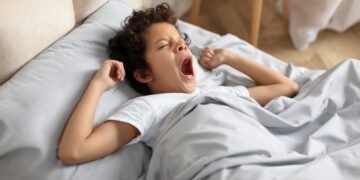 Kodėl žiovulys „užkrečia“? Ekspertai aiškina, kokia mokslinė priežastis slypi už žiovulio fenomeno.