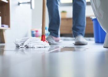 Kaip greitai ir lengvai išvalyti plytelių grindis