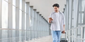 Pranešama, kad oro linijų keleiviai tai daro 40 % dažniau – ir skrydžių palydovams tai jau nebetoleruotina.