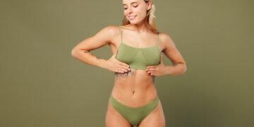 Kodėl jis apskritai vadinamas bikiniu?