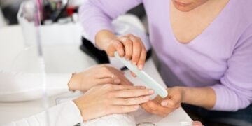 Kas yra rusiškas manikiūras ir ar ši „TikTok“ tendencija saugi?