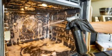 Kaip saugiai ir efektyviai naudotis orkaitės savaiminio išsivalymo funkcija