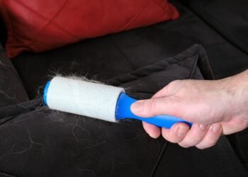 Kaip pašalinti audinio pūkelius ir užkirsti kelią erzinančių kamuoliukų susidarymui