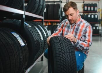 Štai kodėl, pasak automobilių ekspertų, padangos turi „plaukelius“