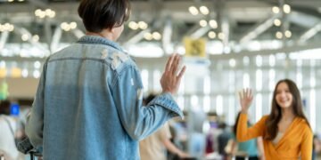 Šie 12 oro uostų vėl leis pasitikti artimuosius prie vartų – tačiau pirmiausia turėsite atlikti vieną dalyką.