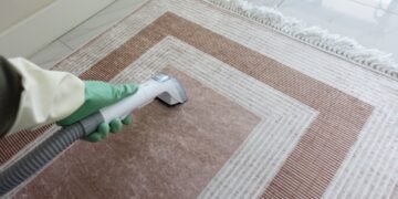 Kaip išvalyti kilimą, kad jis atrodytų kaip naujas