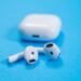 Kaip išvalyti „AirPods“ ir jų dėklus – jų nepažeidžiant