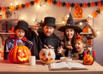 Kaip pasigaminti dirbtinio kraujo pačiam šiurpiausiam Helovino kostiumui