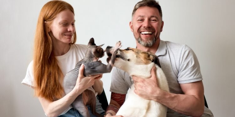 Ar šunys tikrai nekenčia kačių? Ką sako ekspertai