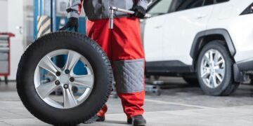 Štai kodėl padangos turi „plaukelius“, pasak automobilių ekspertų