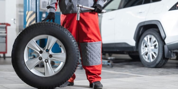 Štai kodėl padangos turi „plaukelius“, pasak automobilių ekspertų