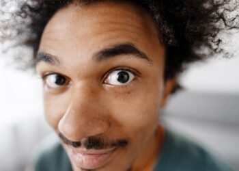 Rečiausias žmonių plaukų ir akių spalvų derinys