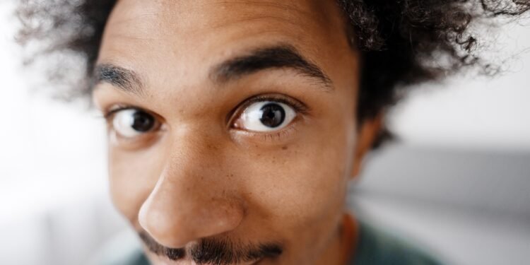 Rečiausias žmonių plaukų ir akių spalvų derinys