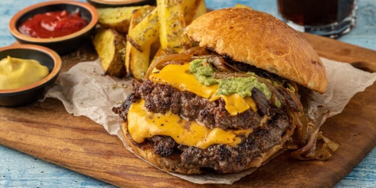 Kaip kepti mėsainius ant grotelių, kad jie kaskart būtų sultingi