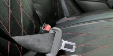 Štai kam skirta ta kilpelė ant jūsų saugos diržo