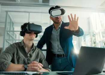 17 dalykų, kuriuos galite padaryti, kad kiti žmonės iškart jus pamėgtų