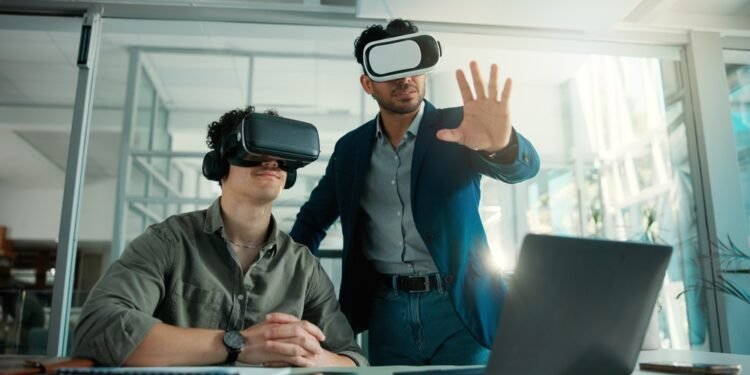 17 dalykų, kuriuos galite padaryti, kad kiti žmonės iškart jus pamėgtų