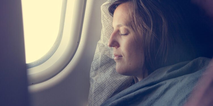 Kas IŠ TIKRŲJŲ nutinka lėktuvų antklodėms ir pagalvėlėms?