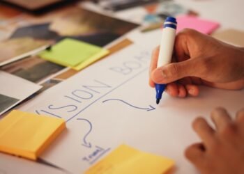 Kaip susikurti tikslų vizijų lentą, kuri padės paversti svajones realybe