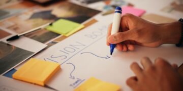 Kaip susikurti tikslų vizijų lentą, kuri padės paversti svajones realybe