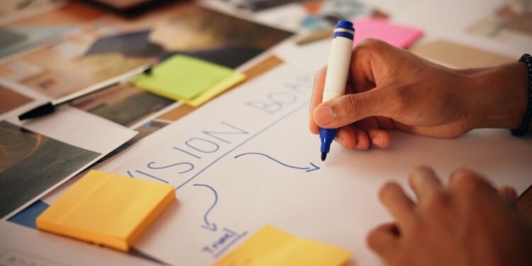 Kaip susikurti tikslų vizijų lentą, kuri padės paversti svajones realybe