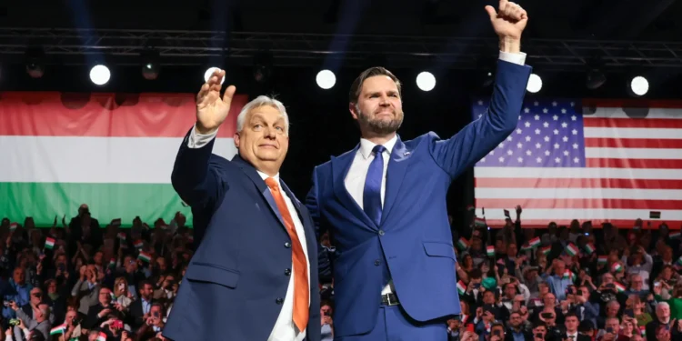 Politinis lūžis Vengrijoje: po 16 metų valdžioje Viktoras Orbánas pralaimėjo rinkimus