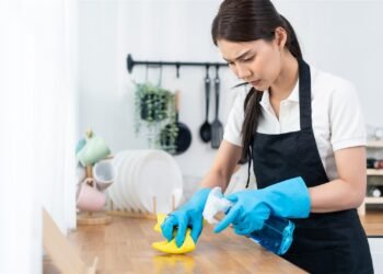 Kaip valyti nerūdijantį plieną, kad jis spindėtų